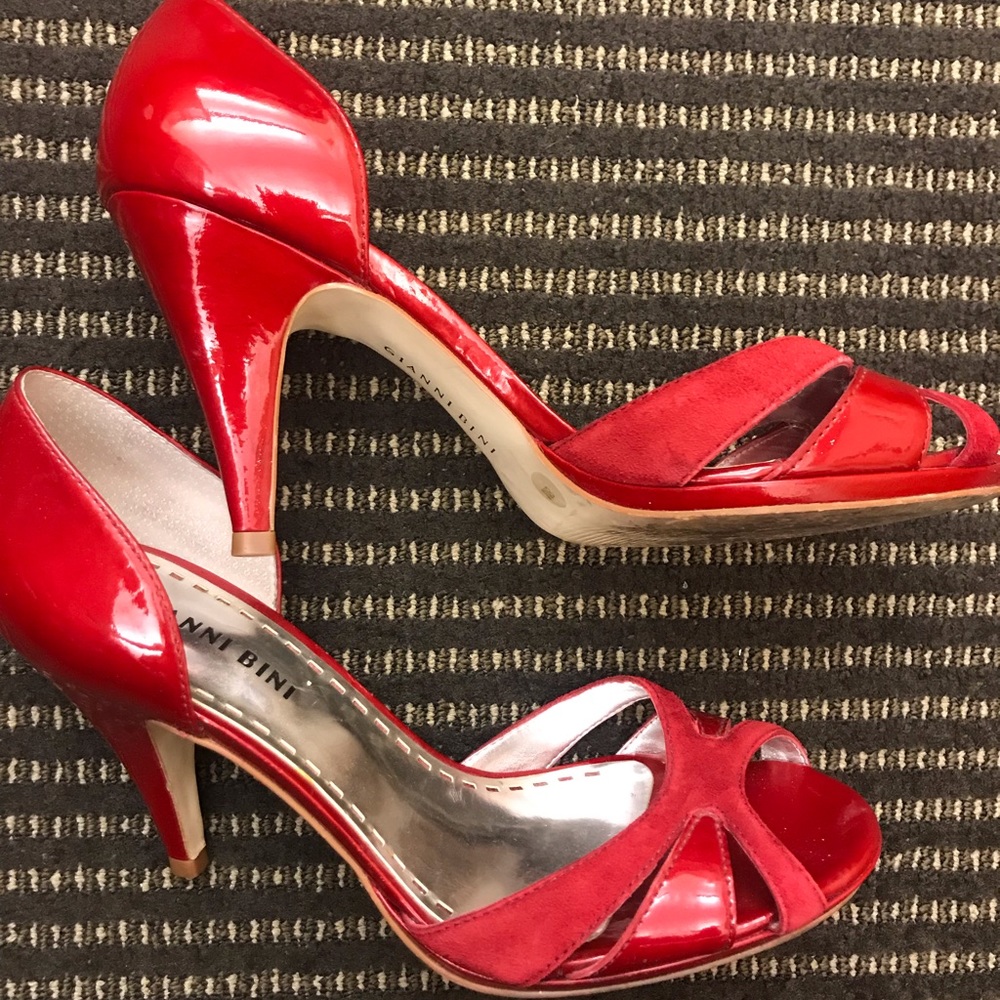 Beautiful RED 👠 Gianni Bini SEXY heels🔥🔥